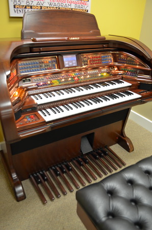 Lowrey Stardust SU530 organ